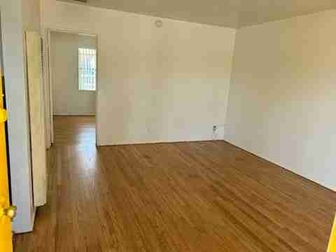 Primary Photo - 1037 E Spazier Ave