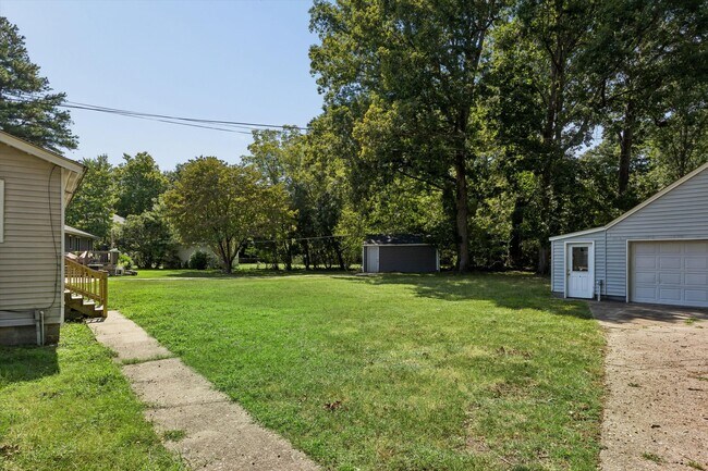 Building Photo - 144 Nelson Dr
