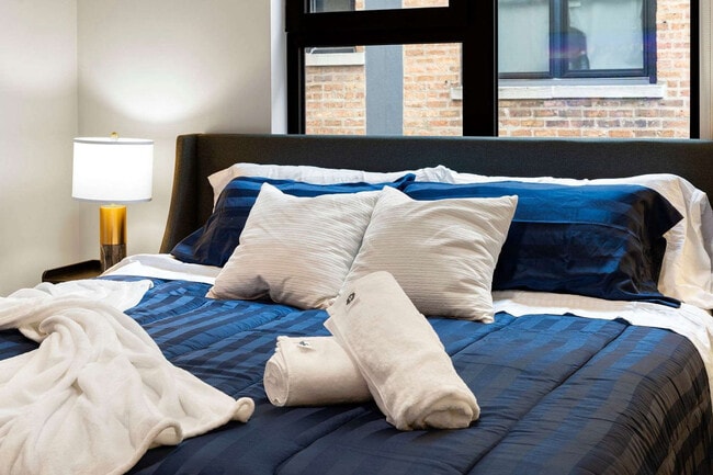 Building Photo - 6044 N Winthrop Ave