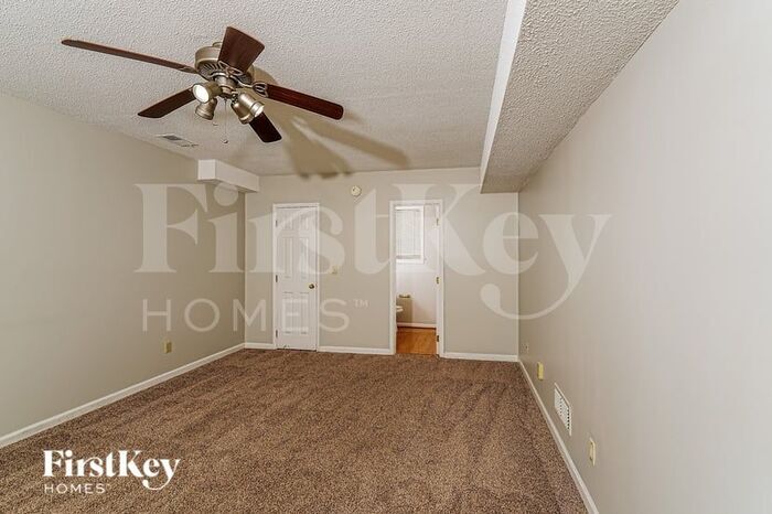 Building Photo - 1313 Colonial Way