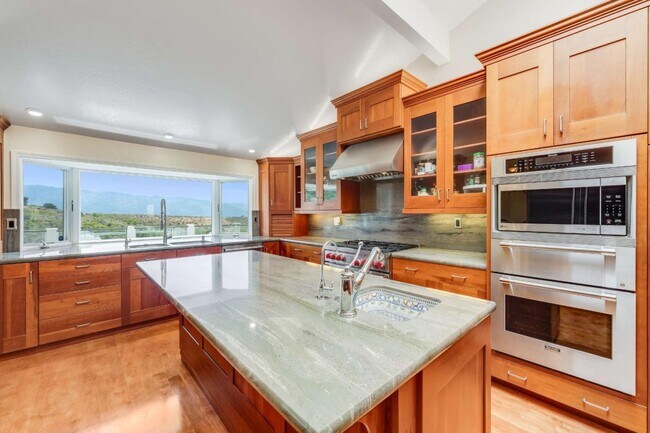 Building Photo - 208 Crestview Dr