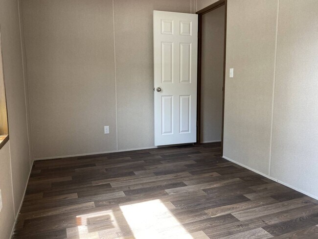 Building Photo - 92 Airbourne Ln