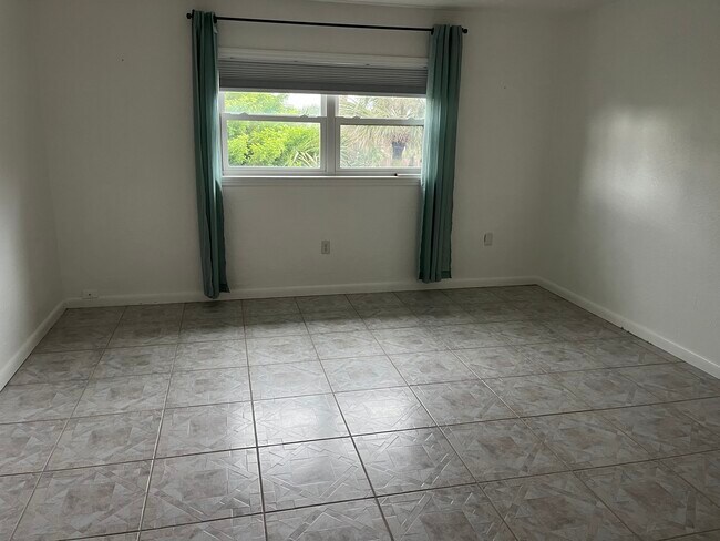 Building Photo - 1510 Ocean Shore Blvd