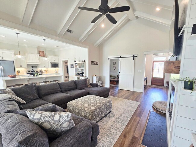 Building Photo - Spacious 4BR/3BA Home with Open Floor Plan, Screened Porch & Fenced Backyard