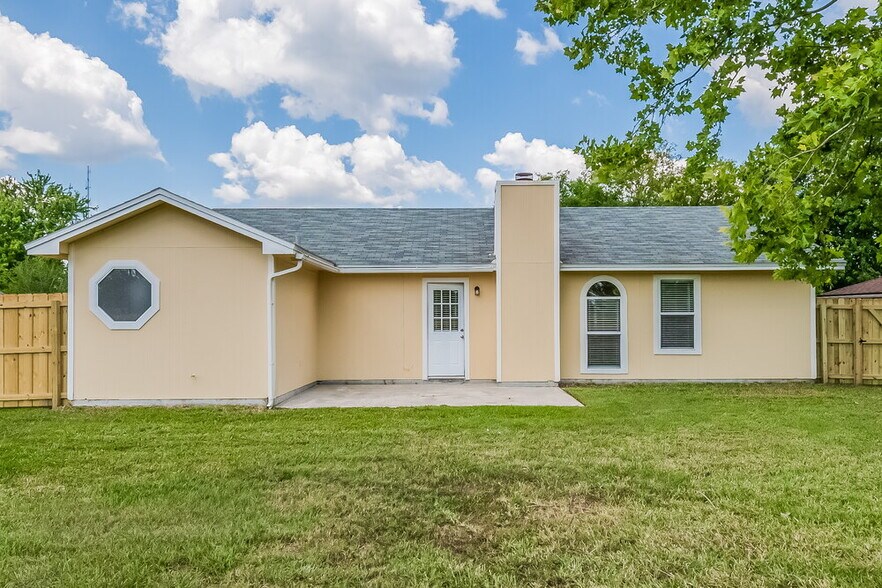 Building Photo - 2115 Orangewood St