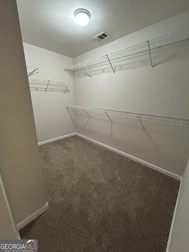 Building Photo - 6533 Silk Tree Pointe