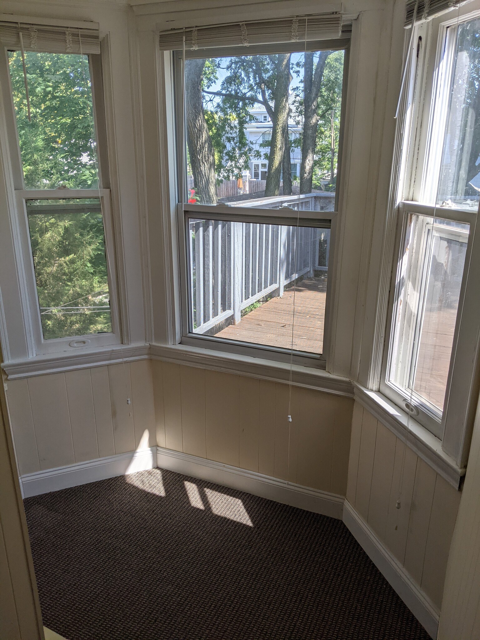 Reading Nook - 2509 Pleasant Ave
