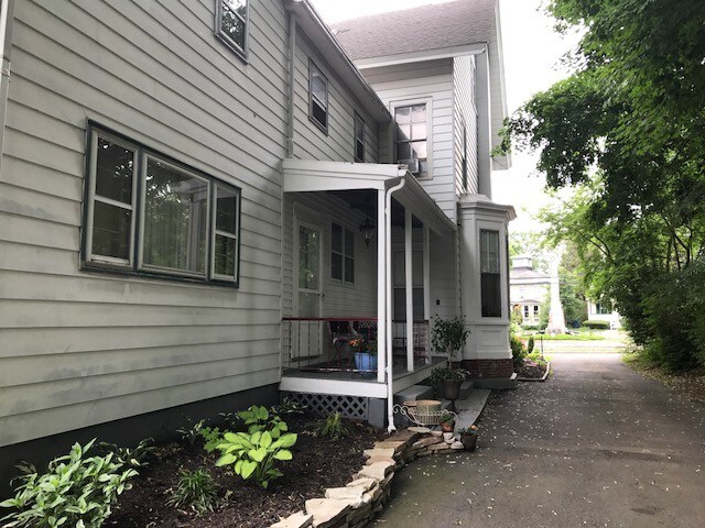 Building Photo - 220 Stockton St