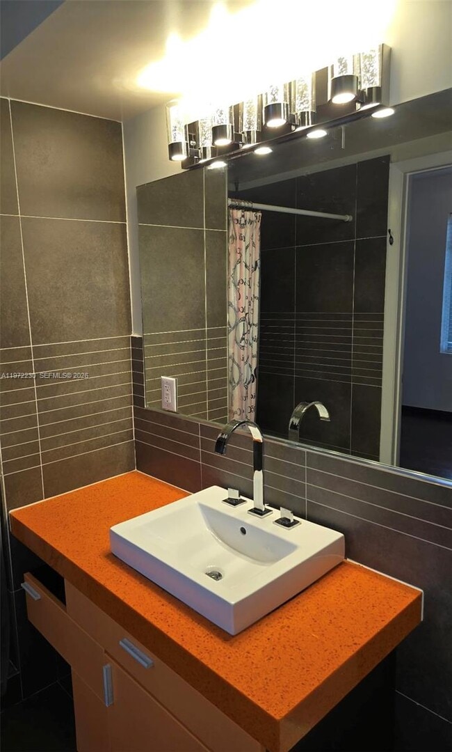 Building Photo - 435 21st St