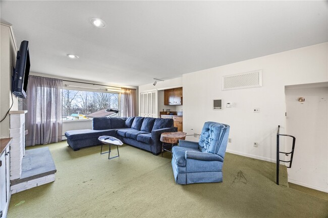 Building Photo - 373 Genesee St