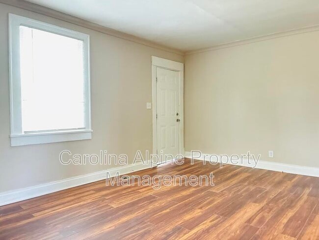 Building Photo - 606 S Ellis St