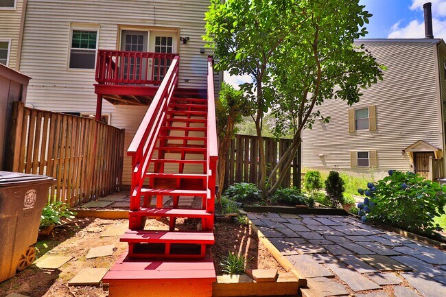 Building Photo - 229 Red Jade Dr