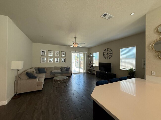 Building Photo - Upgraded single story home in Manteca!