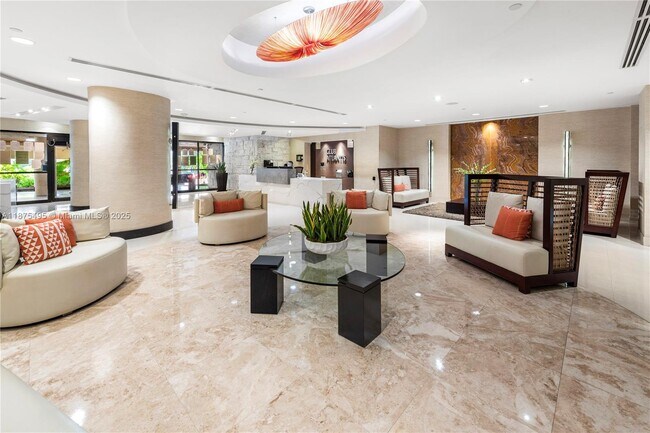 Building Photo - 2555 Collins Ave
