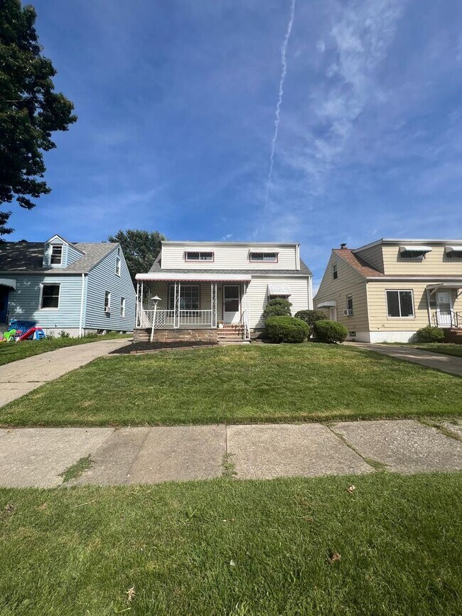 Building Photo - 955 E 223rd St
