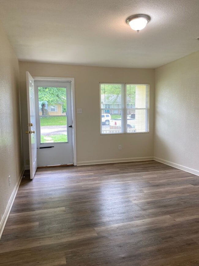 Building Photo - 3434 SW Brendan Ave