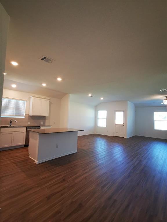 Building Photo - 101 Red Buckeye St