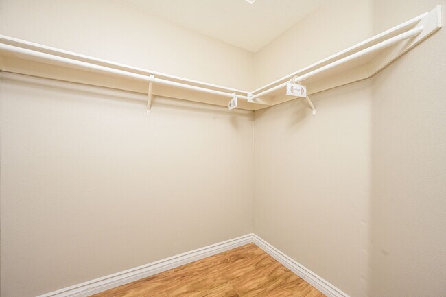 Building Photo - 2253 Martin
