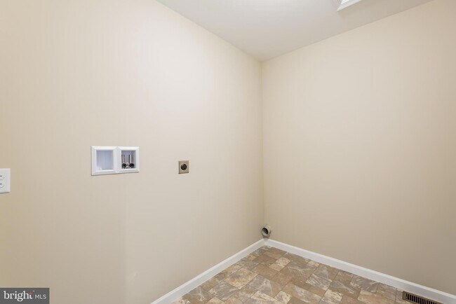Building Photo - 1714 Shady Ln