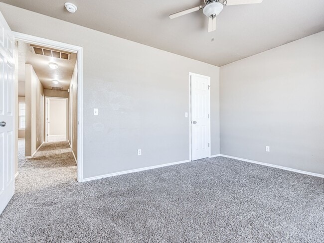 Building Photo - Charming home in Yukon + 3 bedrooms + 2 bathrooms