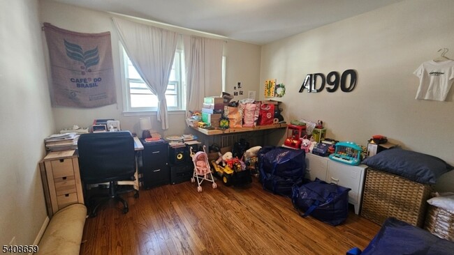 Building Photo - 201 Vail St