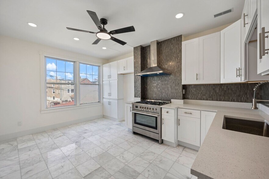 Kitchen - 2924 W 38th Pl