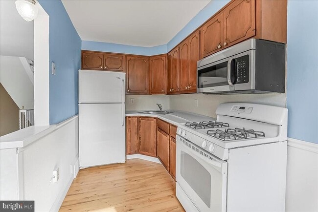 Building Photo - 324 W Rively Ave