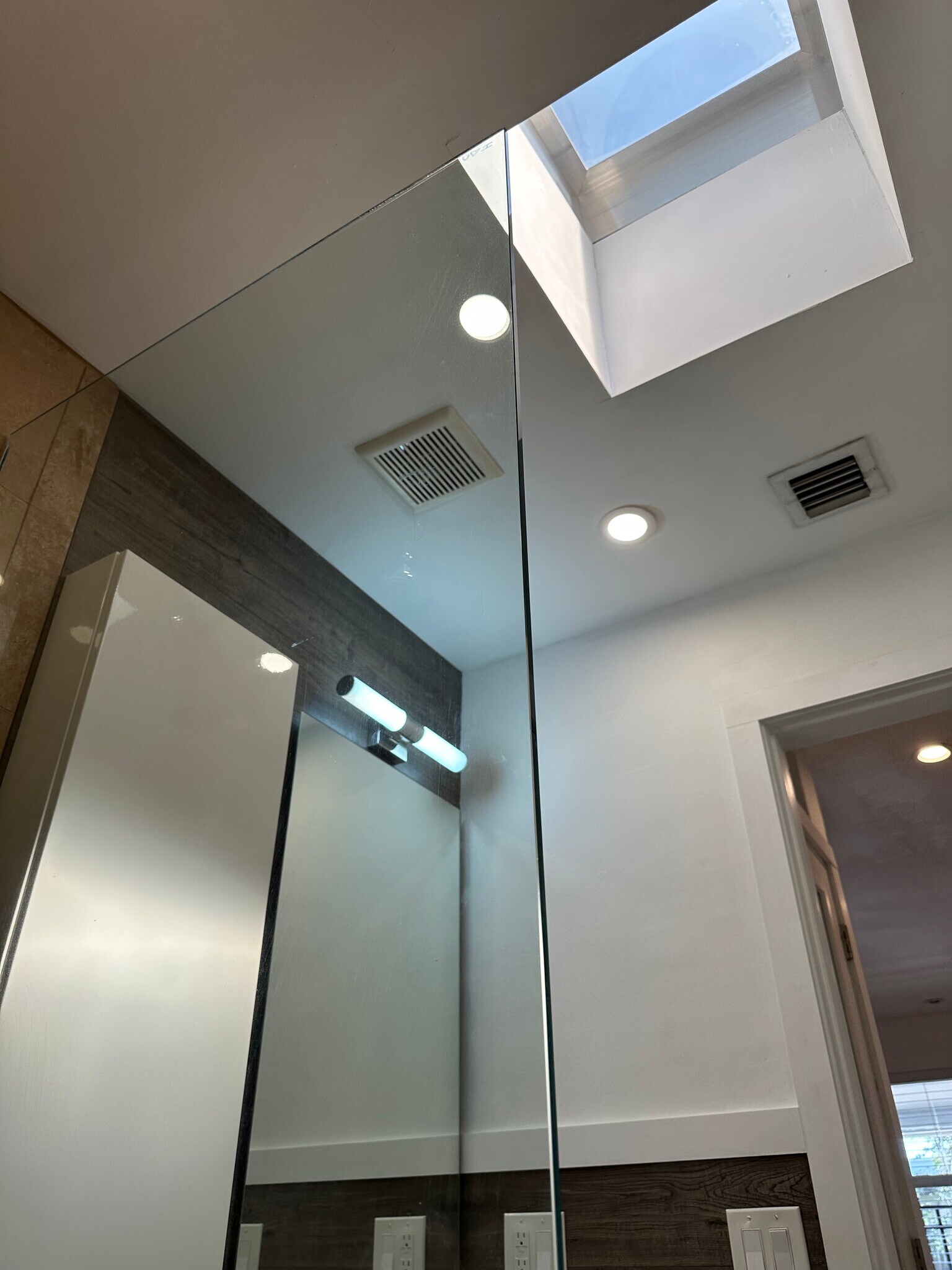 Building Photo - 1008 NE 11th St