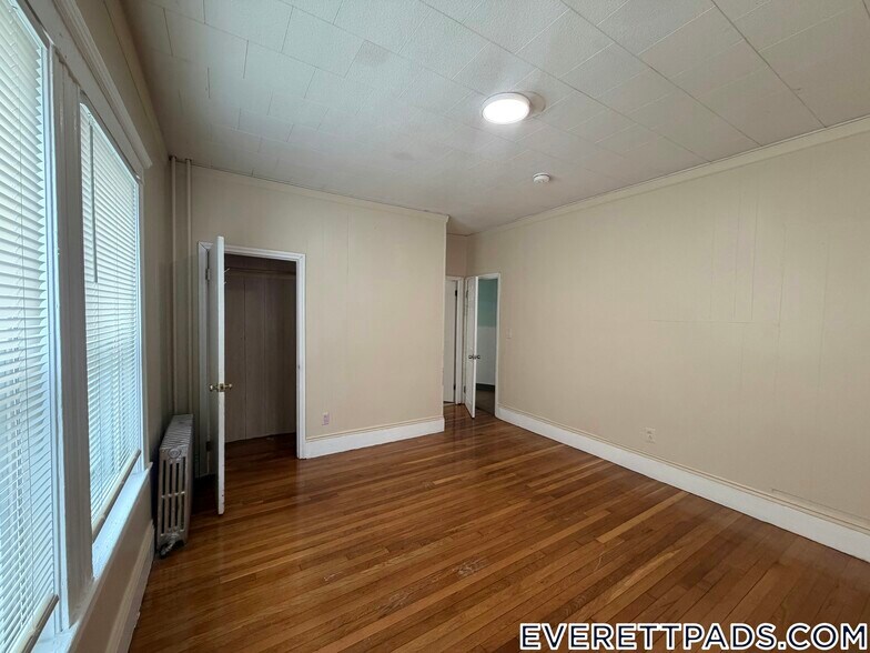 Building Photo - 44 School St