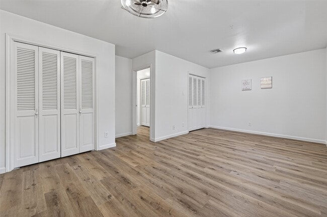 Building Photo - 5530 Holly St