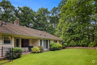 Building Photo - 2032 Ridge Rd