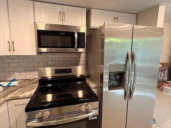 Building Photo - Welcome to this beautifully updated 3-bedroom, 2 full-bath 1400 sqft of modern living space.
