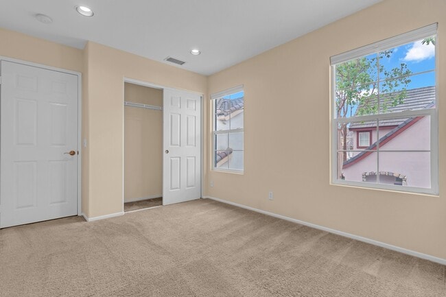 Building Photo - 51 Danbury Ln