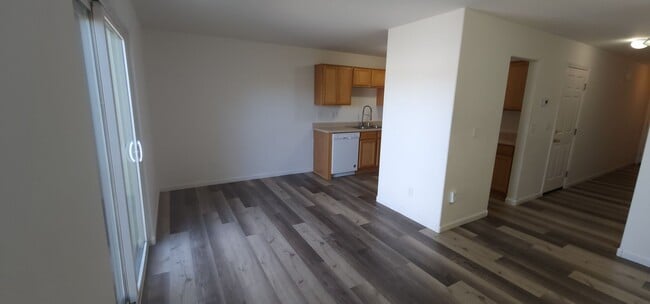 Building Photo - 720 Sunny Ln