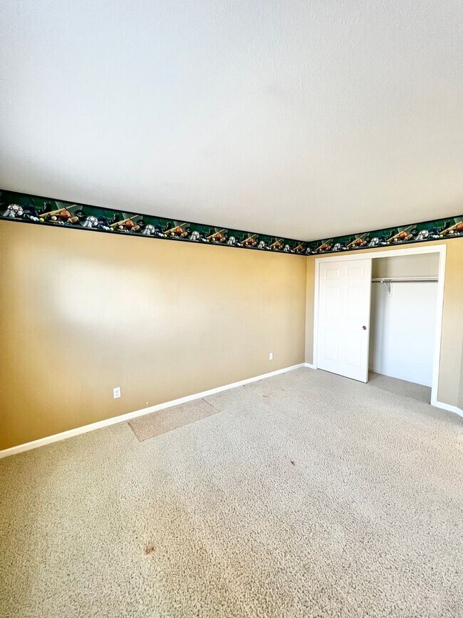 Building Photo - 4 bed, 3 bath Home in Huntington Hills Nei...