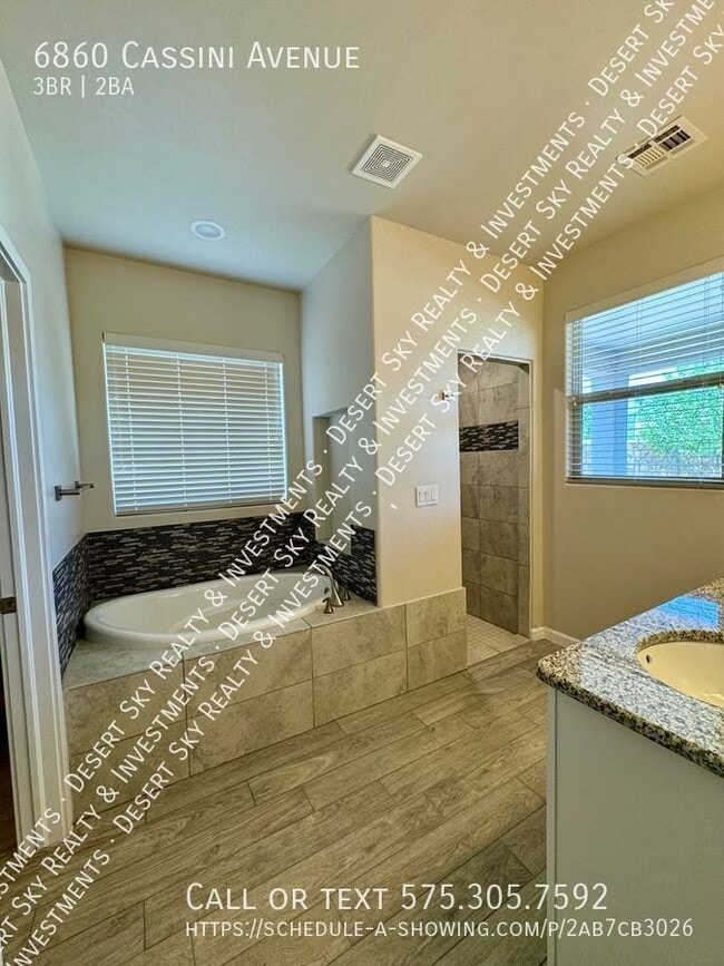 Building Photo - 6860 Cassini Ave