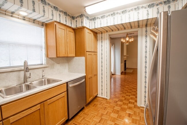 Building Photo - 1127 Lois St