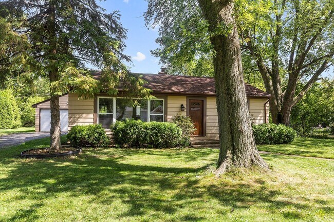 Primary Photo - 215 S Smith St