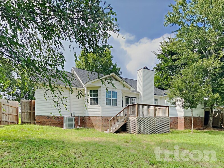 Building Photo - 111 Sweet Thorne Rd