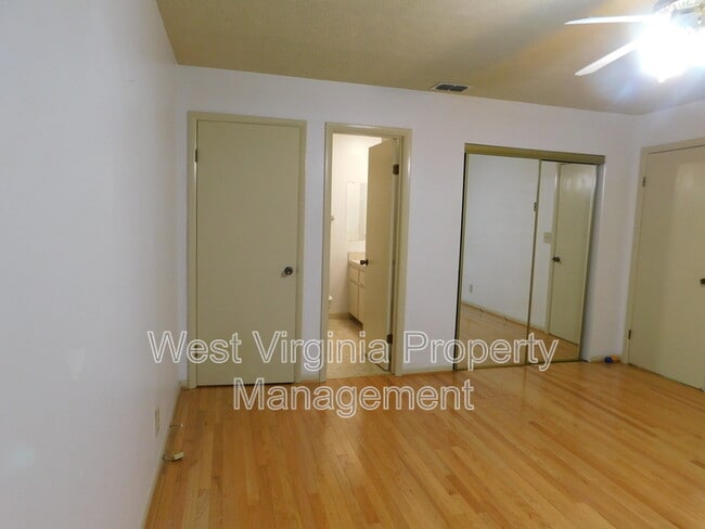 Building Photo - 297 Silo Ln