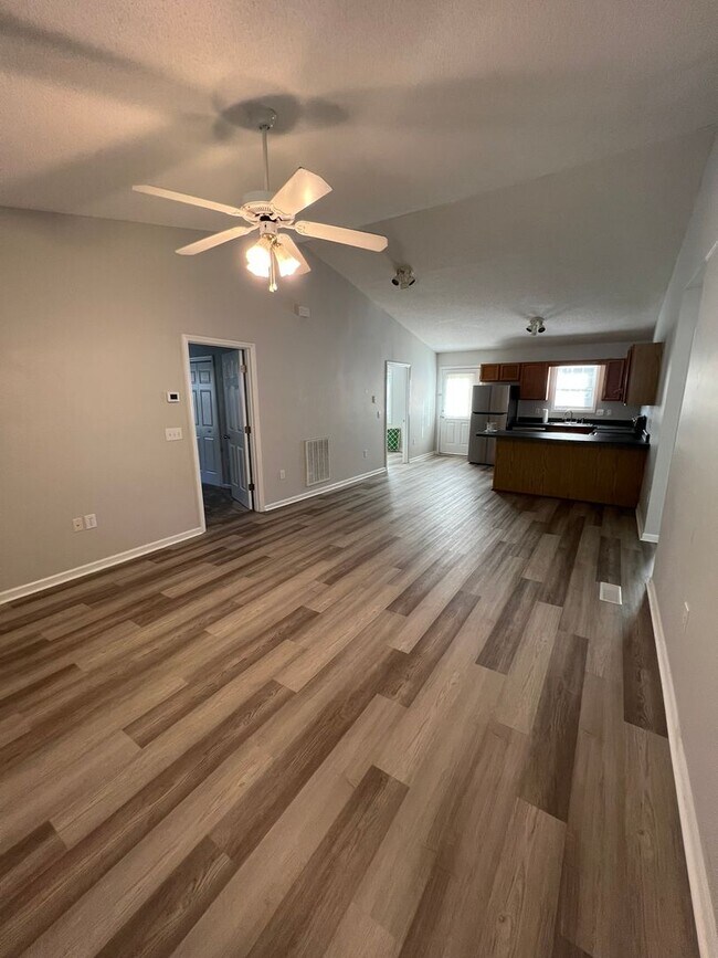 Building Photo - 3 Bedroom 2 Bath House, Turtle Cove Subdivision White Lake NC