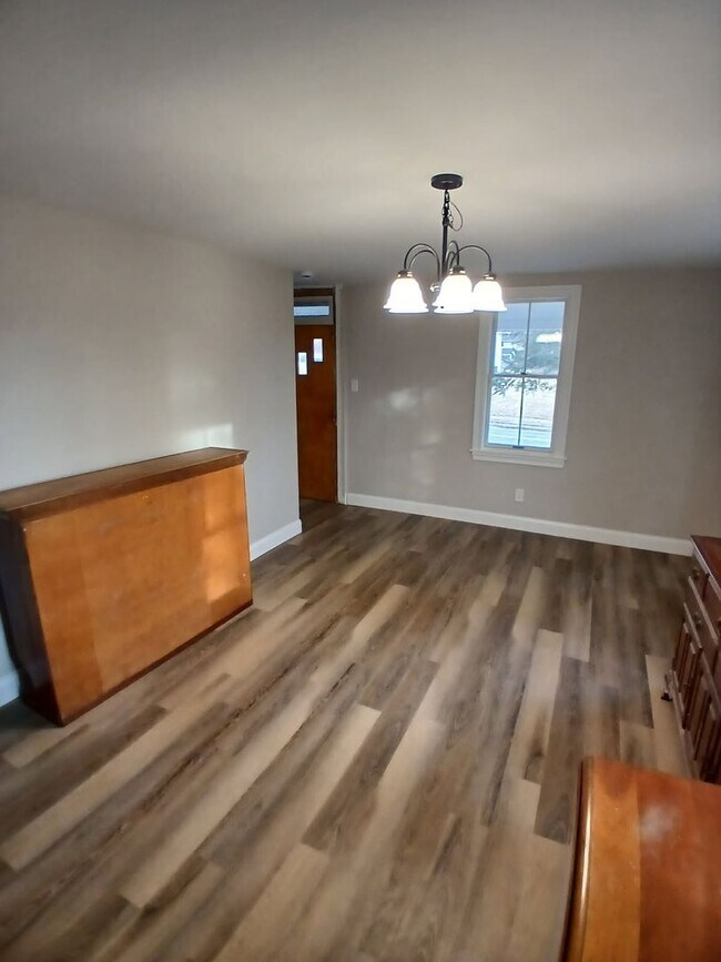 Building Photo - SPACIOUS RENOVATED FARMHOUSE AVAIL. FOR RENT!