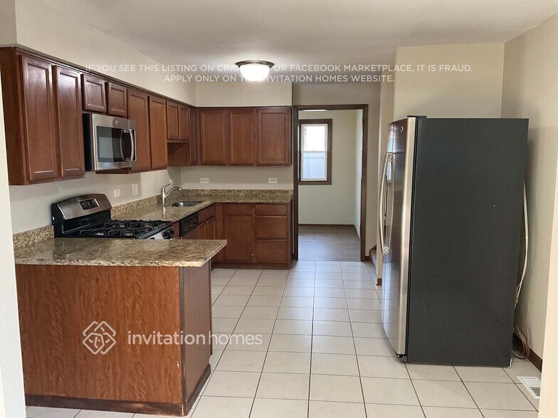 Building Photo - 16632 Parkview Ave