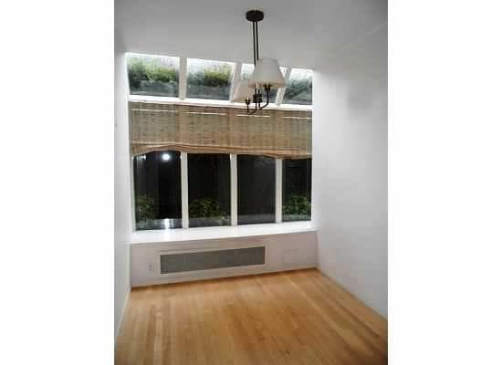 Building Photo - Broadway Hill home