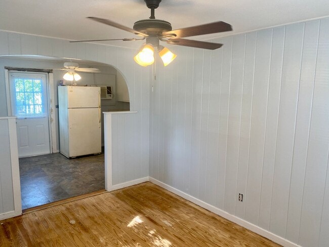 Building Photo - Amazing, Private 1/1 Located In Clearwater