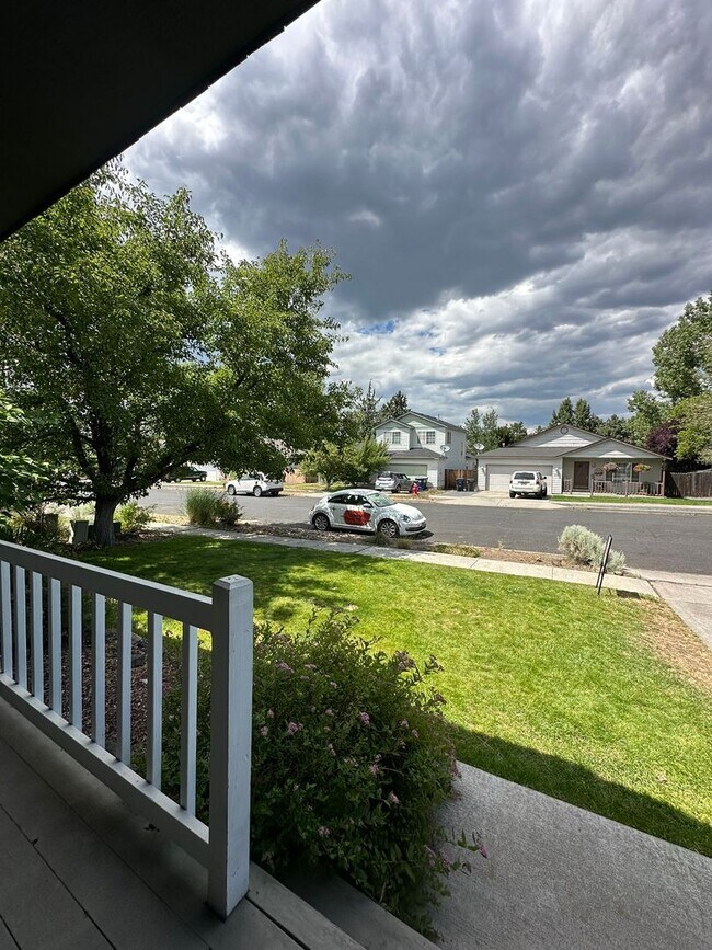 Building Photo - Charming 3-Bedroom Home with Open Layout &...