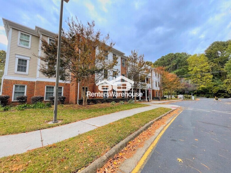 Building Photo - 500 Judah Way