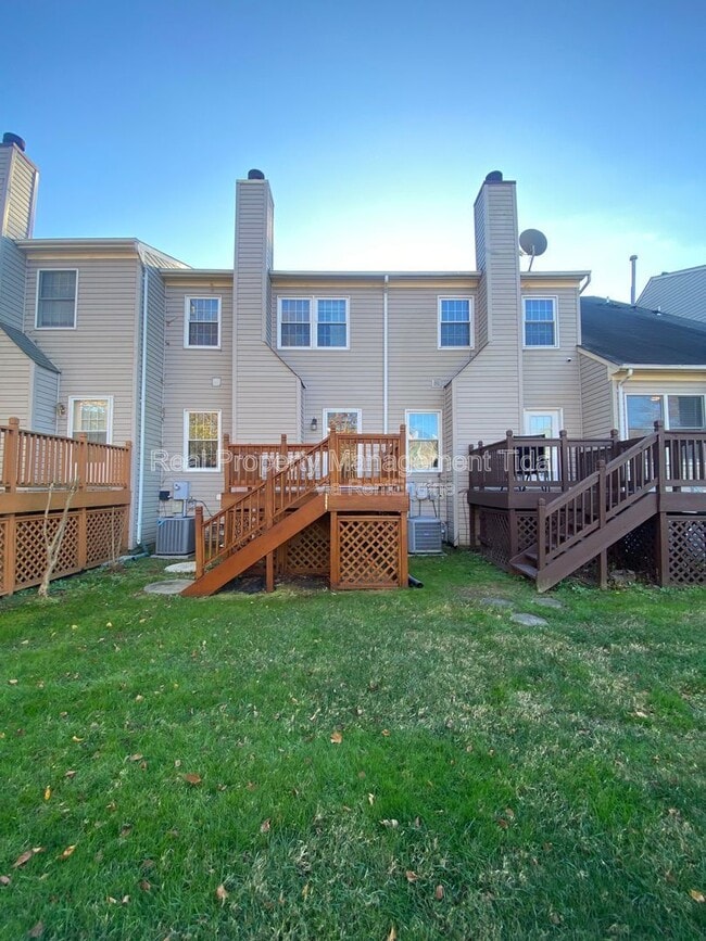 Building Photo - 610 Guy Ln