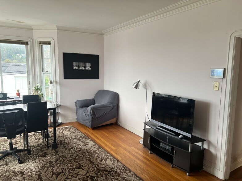 LIving room - 1695 12th Ave