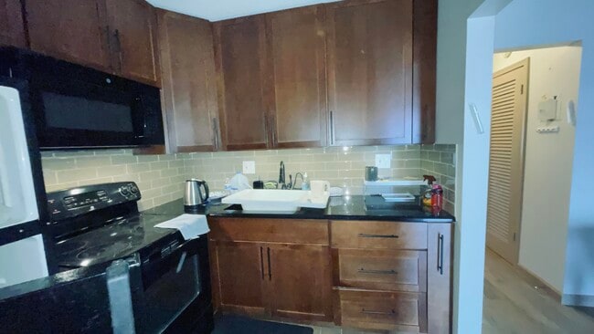 Building Photo - 23 Easthampton A